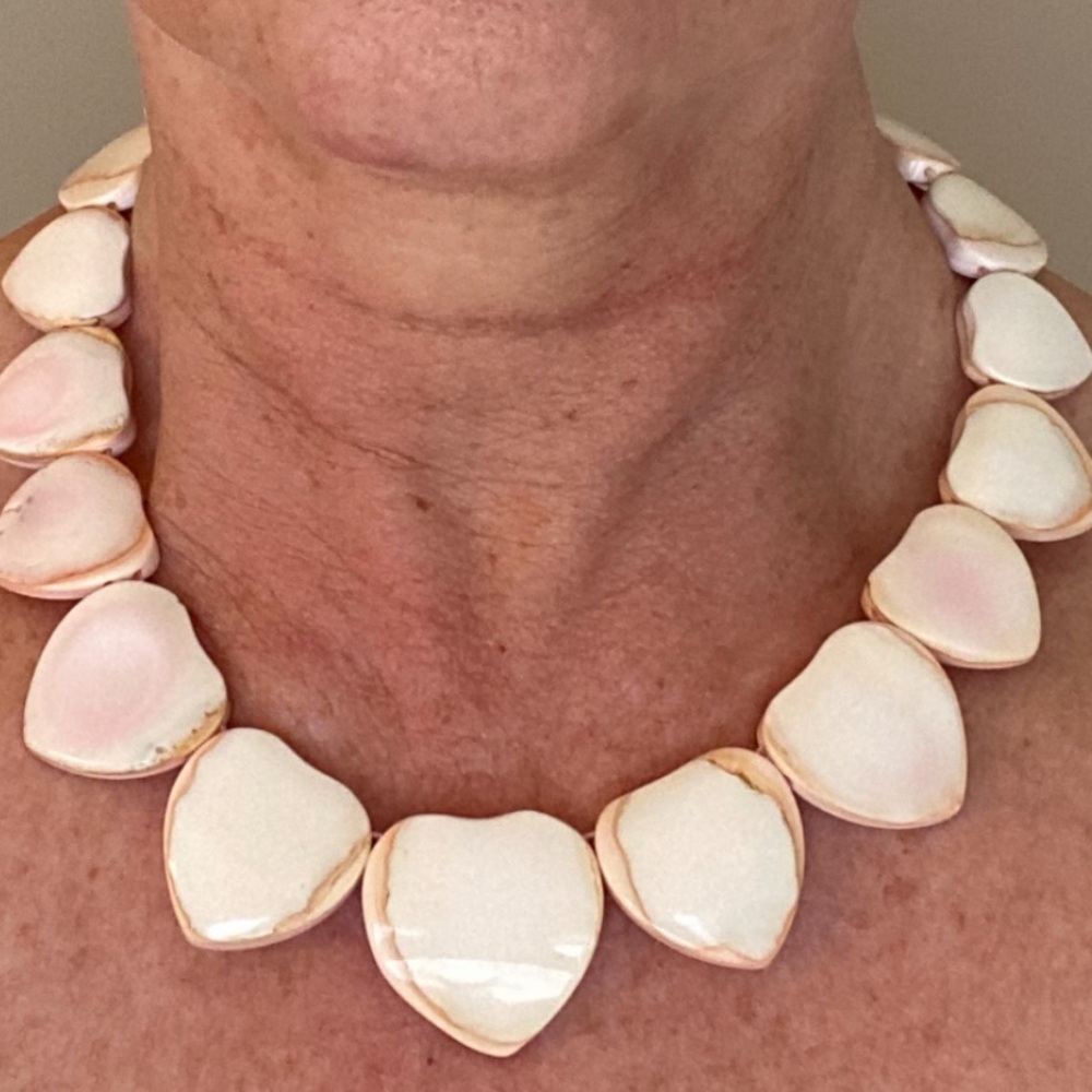 Pink Conch Shell Hand Carved Heart Shaped 18" Necklace - Picture 10 of 11